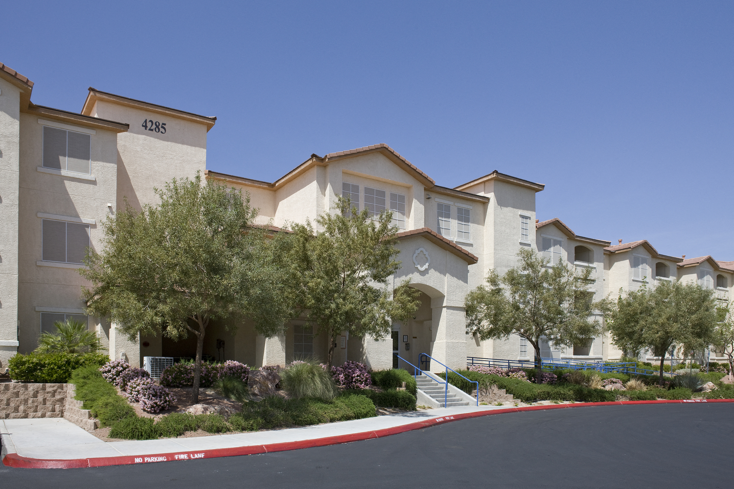 Rochelle Pines Apartments in Las Vegas, NV